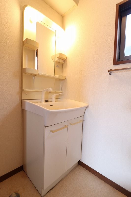 洗面設備　別部屋写真使用