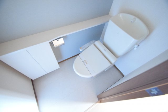 トイレ　落ち着いた色調のトイレです（別間取り）