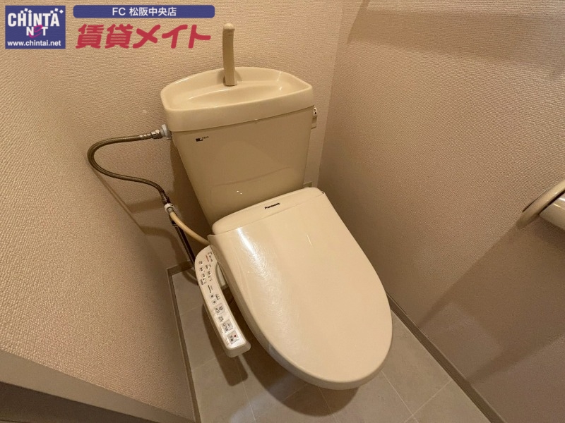 トイレ　別棟同型反転写真