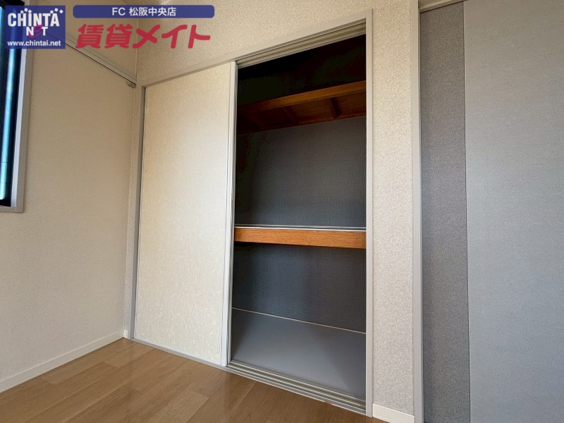 収納　別棟同型反転写真