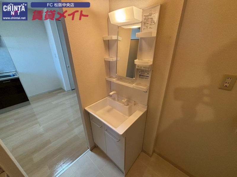 洗面設備　別棟同型反転写真