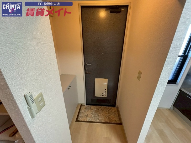 玄関　別棟同型反転写真