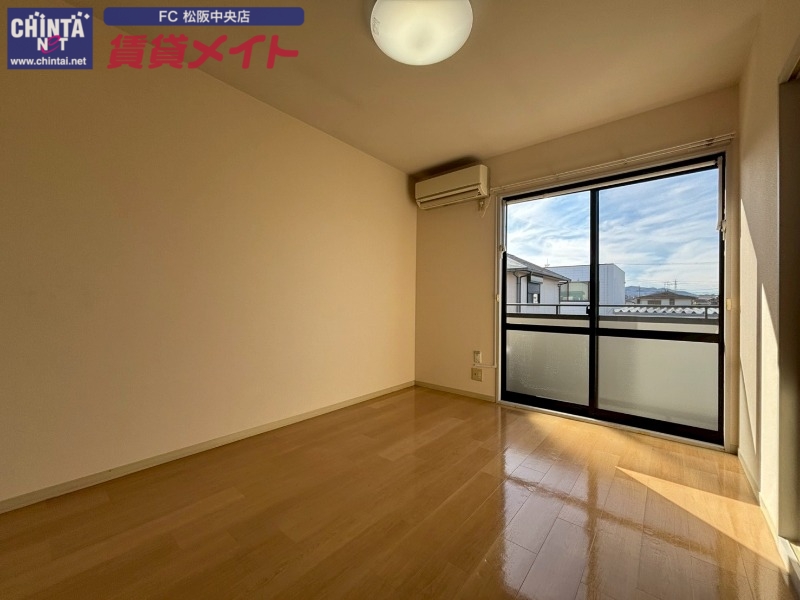 居室・リビング　別棟同型反転写真