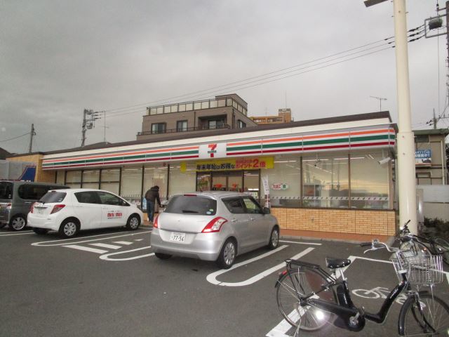 コンビニ　セブンイレブン（コンビニ）まで210m