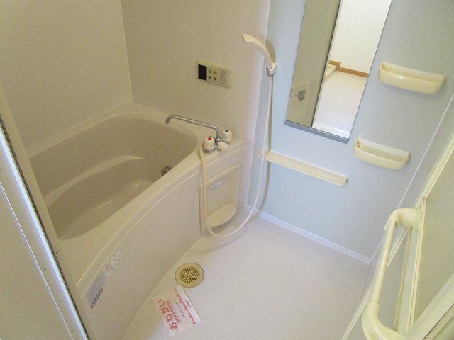 バス・シャワールーム　同物件別部屋です。