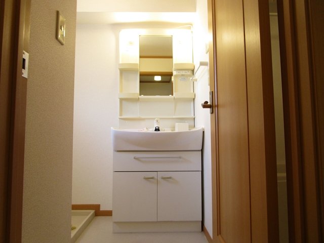 洗面設備　同物件別部屋です。