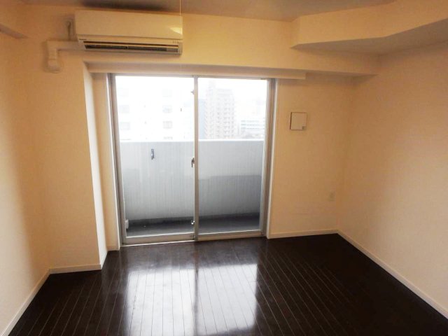 居室・リビング　「清潔感のあるフローリングのお部屋です」