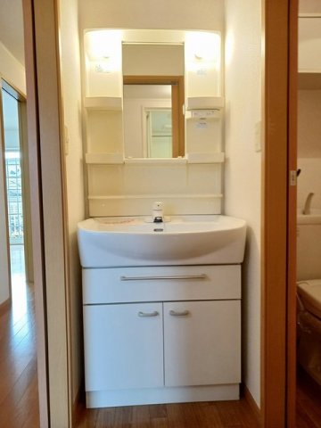 洗面設備　独立洗面台です