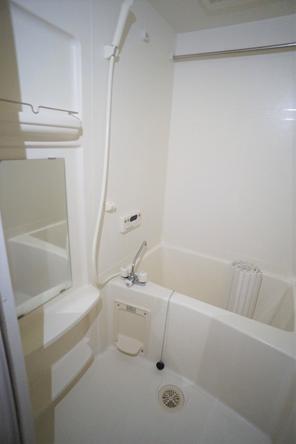 バス・シャワールーム　※反転タイプのお部屋の写真です。