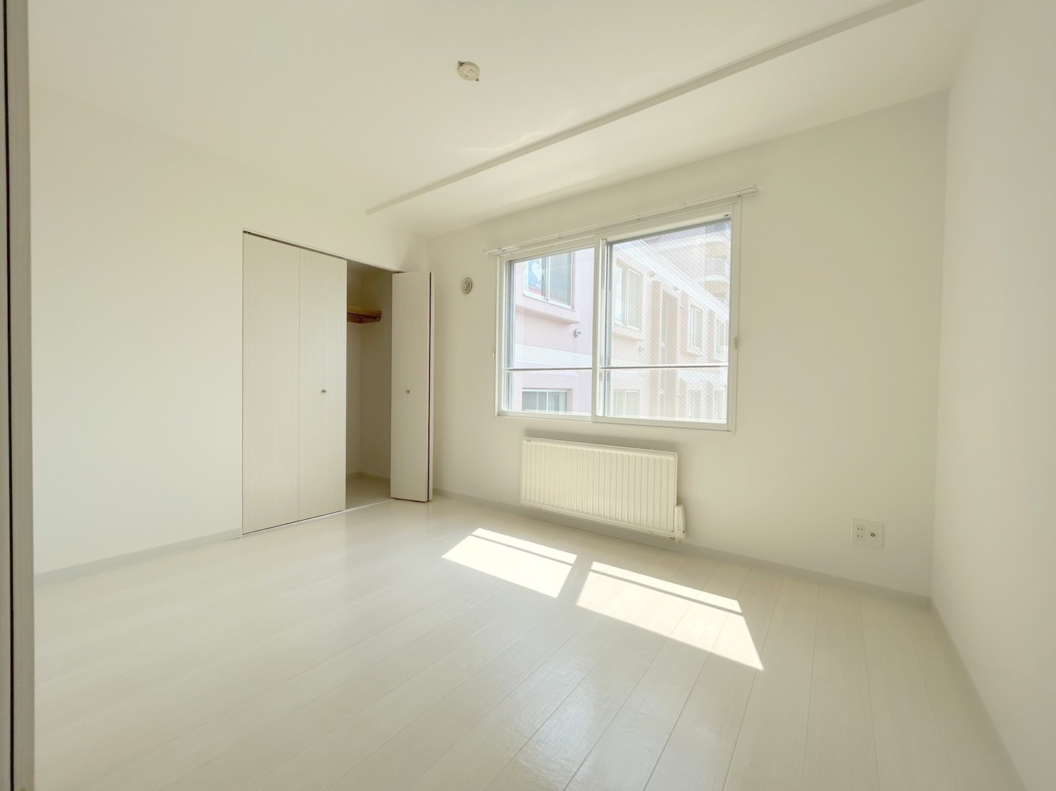 その他部屋・スペース　角部屋で窓が多いお部屋です♪