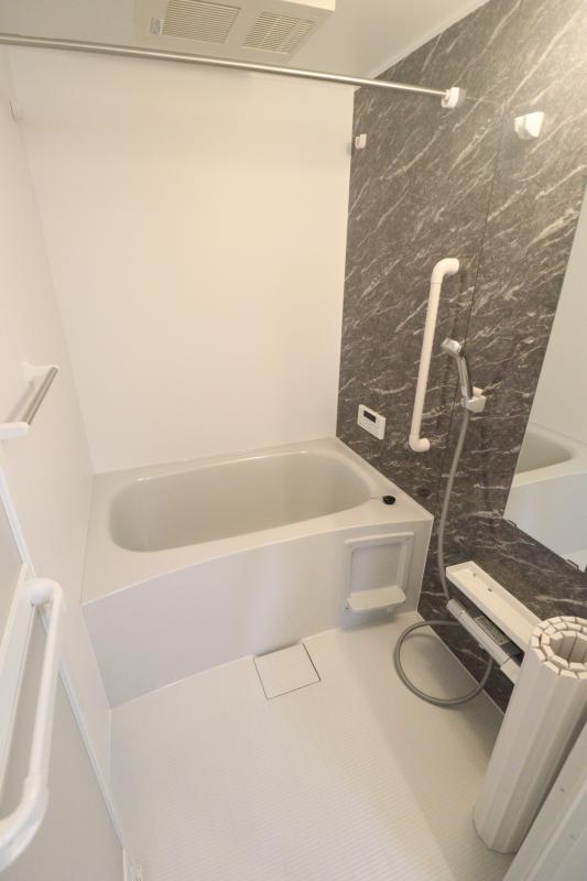 バス・シャワールーム　浴室乾燥機付き