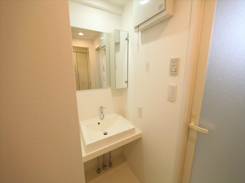 洗面設備　オシャレな独立洗面台