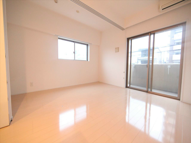 バルコニー　ＬＤＫ8.1帖　洋室3.8帖　繋げて使用もできます