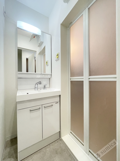 洗面設備　シャンプードレッサー付き・朝シャンもこちらで♪♪