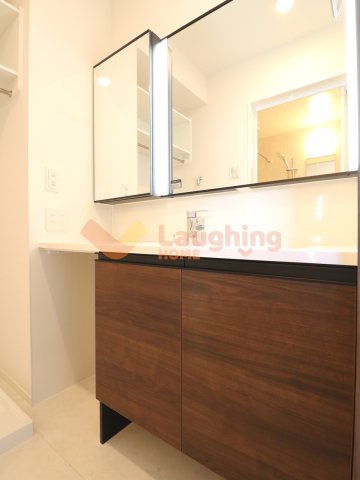 洗面設備　広い洗面スペース