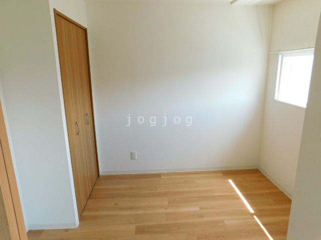 その他部屋・スペース　洋室には収納を完備しています。