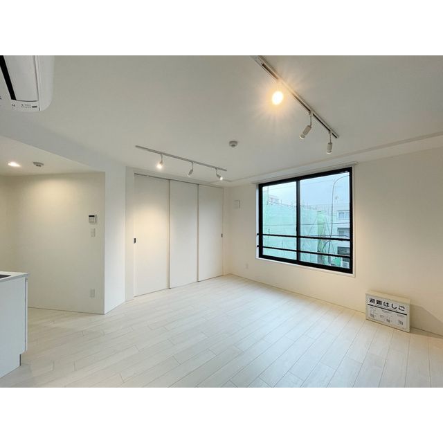 居室・リビング　☆明るい居間☆