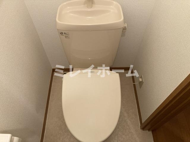 トイレ　同建物内、別のお部屋の参考写真になります。