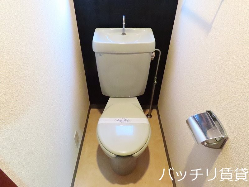 トイレ　画像は別号室タイプの為、現状を優先いたします