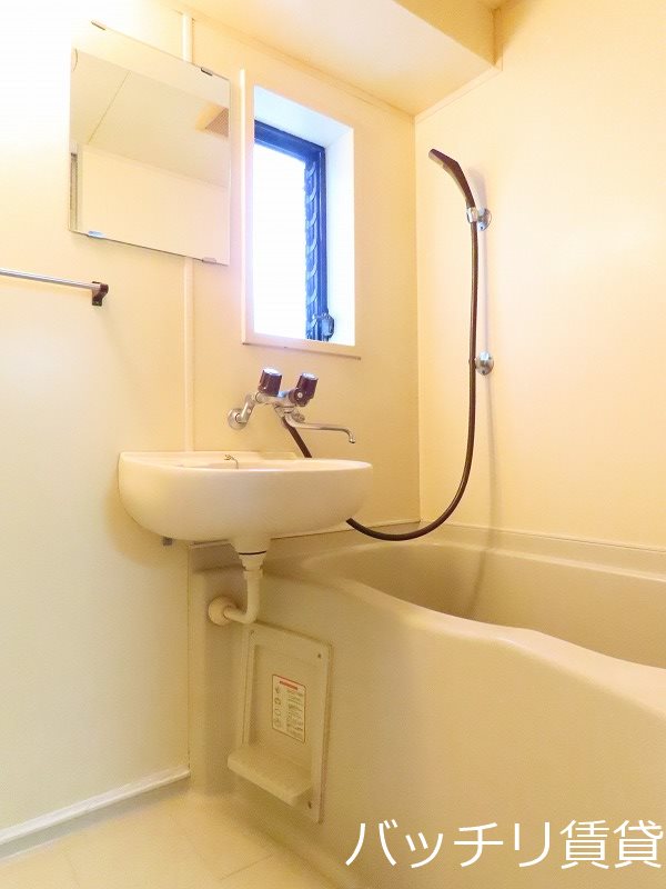 バス・シャワールーム　画像は別号室タイプの為、現状を優先いたします