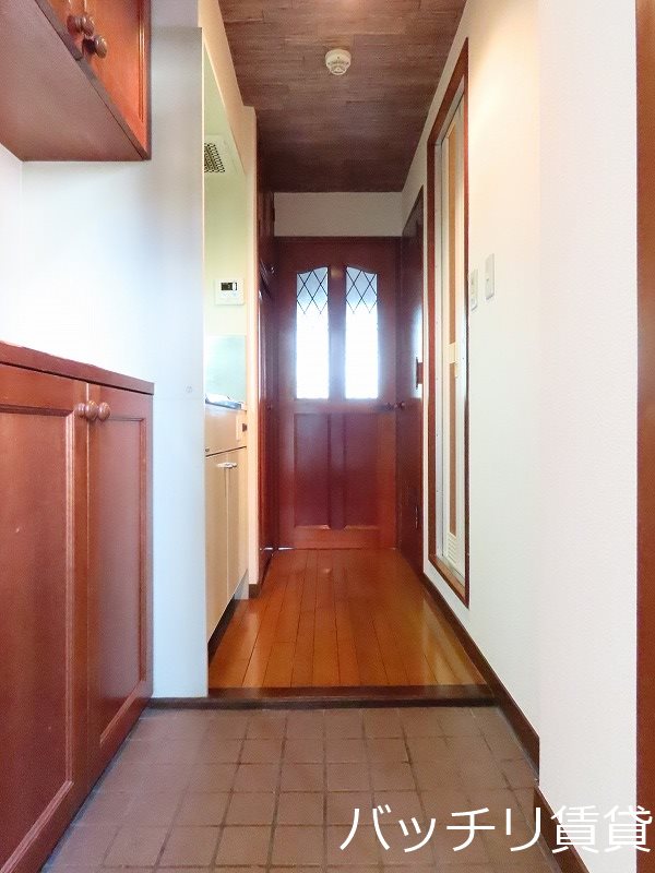 玄関　画像は別号室タイプの為、現状を優先いたします