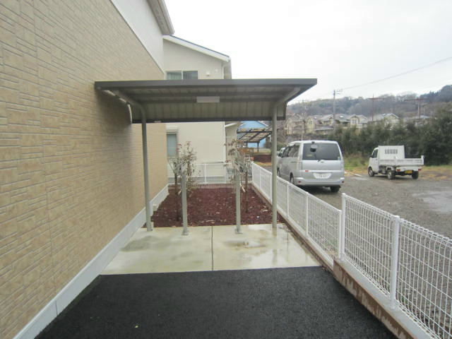 その他　屋根付き駐車場