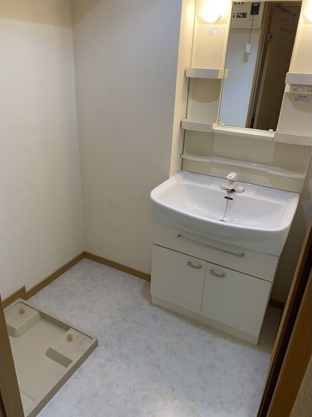 洗面設備　※写真は同じマンションの違う部屋のものになります。