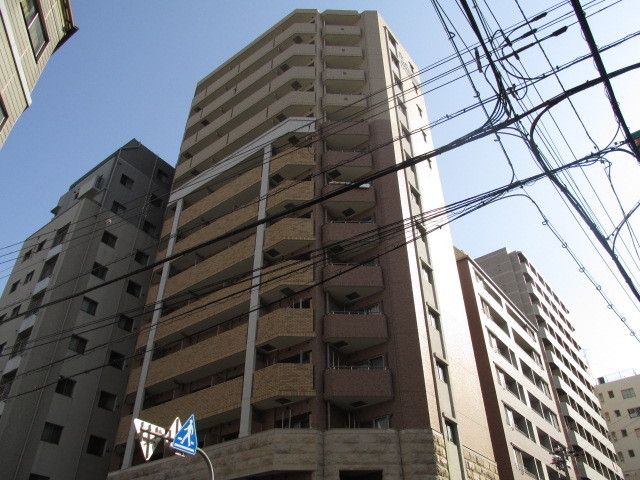 建物外観　シャープなデザインが印象的な洗練の住まい