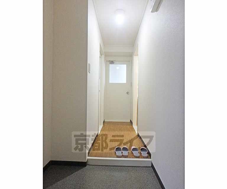 その他部屋・スペース　玄関からみた室内です。