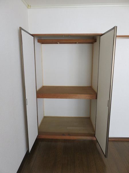 収納　たっぷり入る押し入れタイプの収納。※写真は別号室