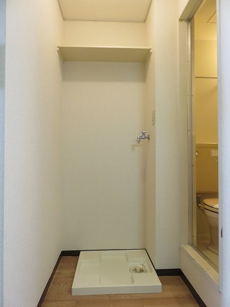 その他設備　洗濯機置き場室内です。※写真は別号室