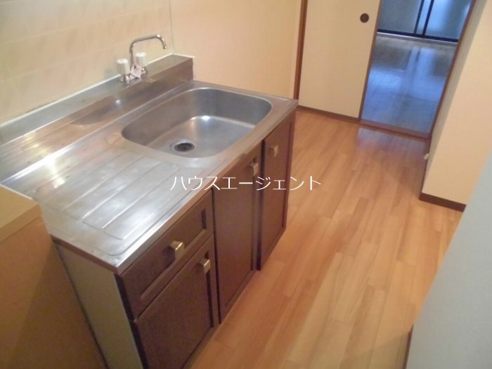 キッチン　コンロ設置可能なキッチン。※写真は別号室
