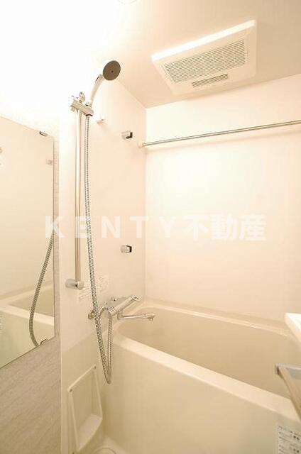 バス・シャワールーム　コンパクトで使いやすいお風呂です