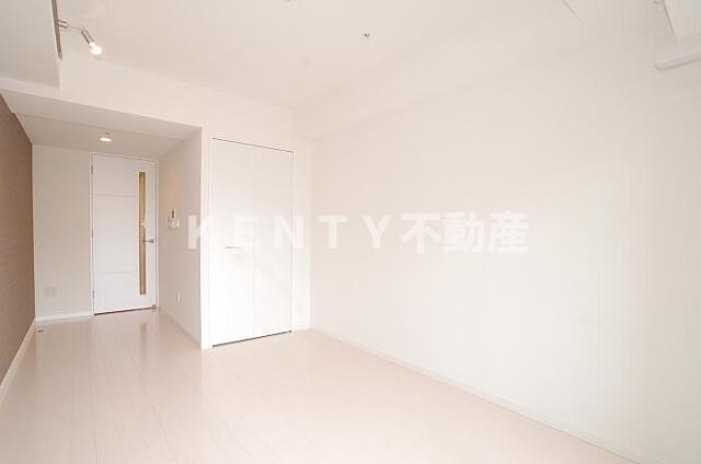 その他部屋・スペース　開放的な寝室です