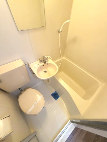 バス・シャワールーム　お掃除のしやすい3点ユニット