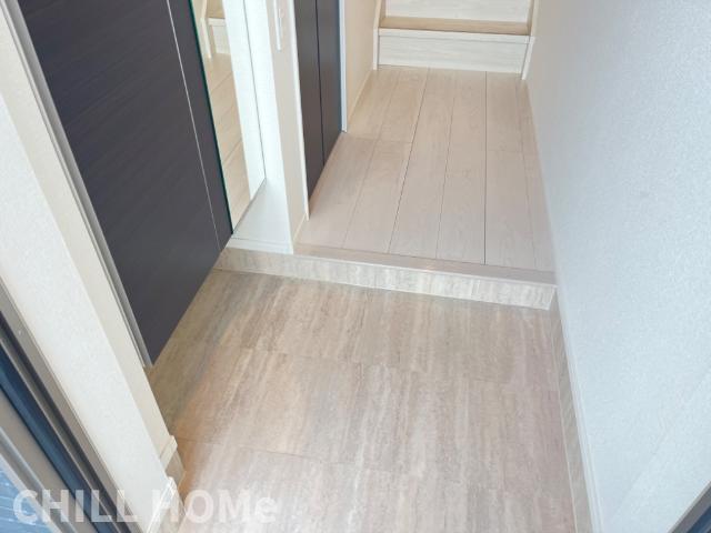 玄関　当社、チルホームのHPもご覧ください(^^)/物件情報多数♪