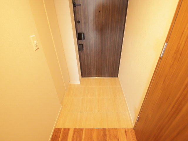 玄関　※別号室の参考写真、現況優先※