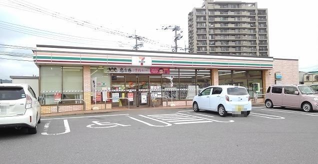 コンビニ　セブンイレブン（コンビニ）まで260m