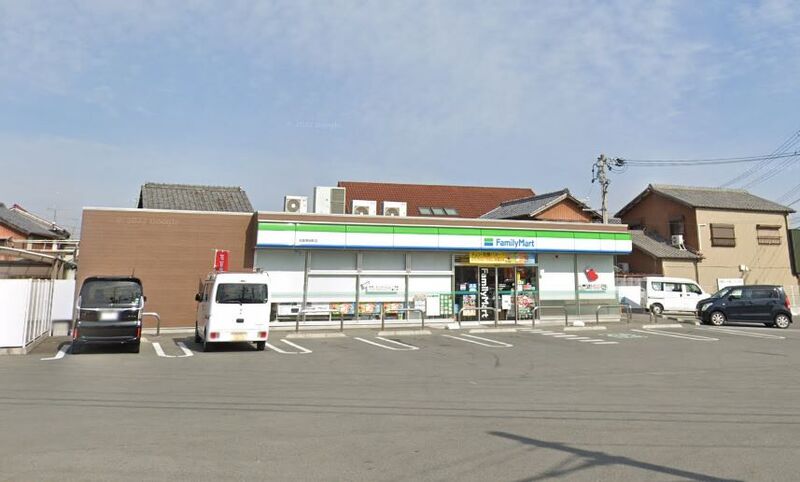 コンビニ　ファミリーマート松阪黒田町店（コンビニ）まで787m