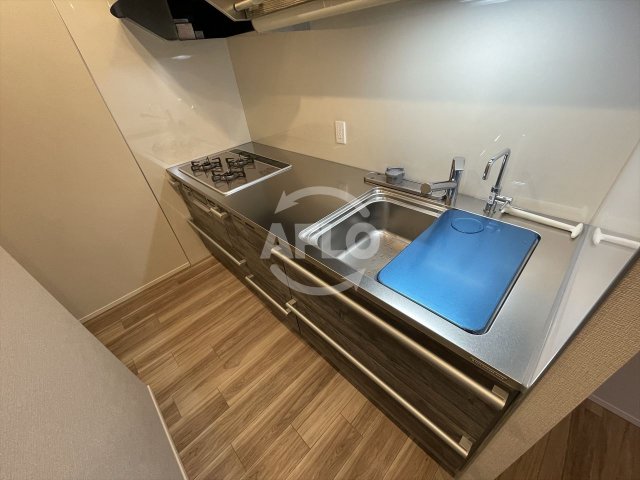 キッチン　ローレルタワー御堂筋本町　3口ガスシステムキッチン