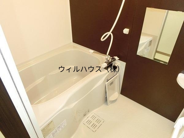 バス・シャワールーム　浴室乾燥機付きバス！