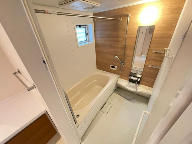 バス・シャワールーム　コンパクトで使いやすいお風呂です
