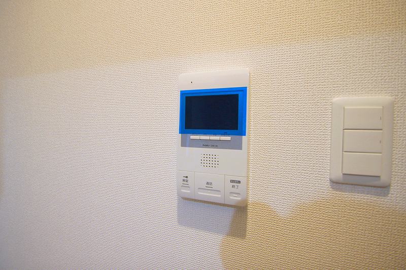 セキュリティ　来客者の確認ができるTVモニターホンが設置されています。