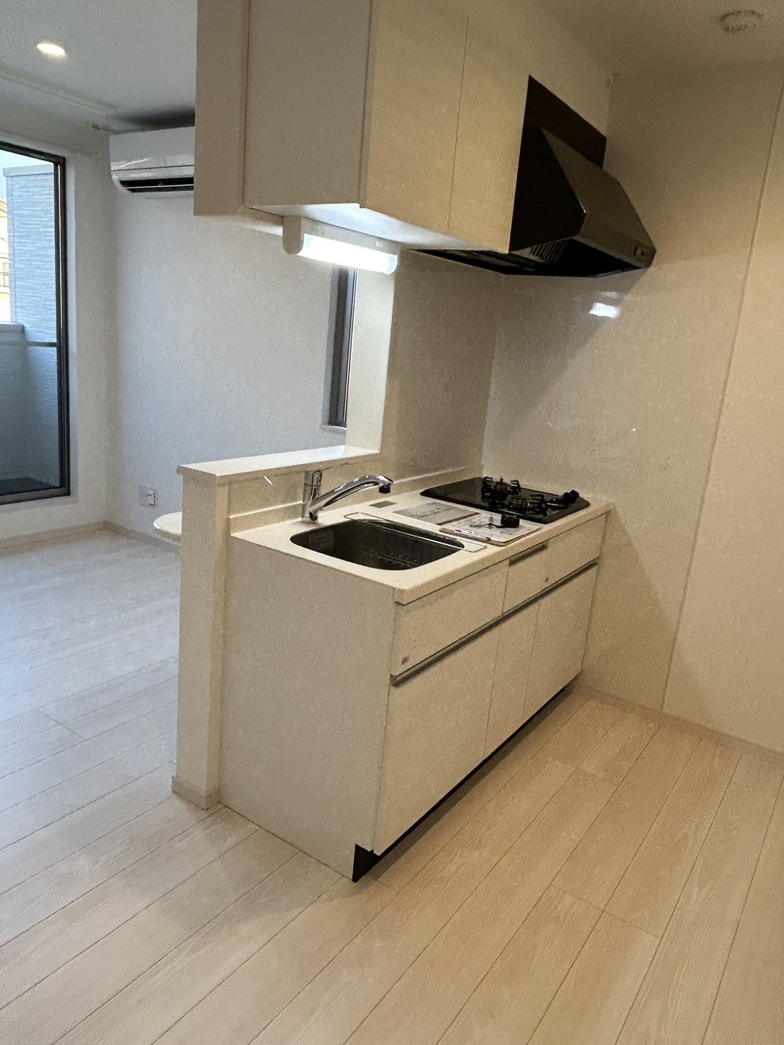 キッチン　写真はイメージ現況優先（202号室の画像です）