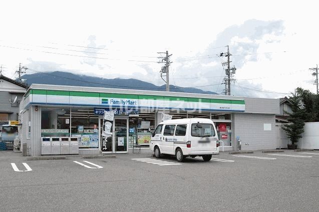 コンビニ　ファミリーマート 駒ヶ根アクセス店（コンビニ）まで1988m