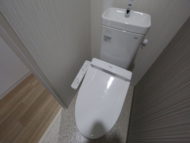 トイレ　温水洗浄暖房便座付トイレ