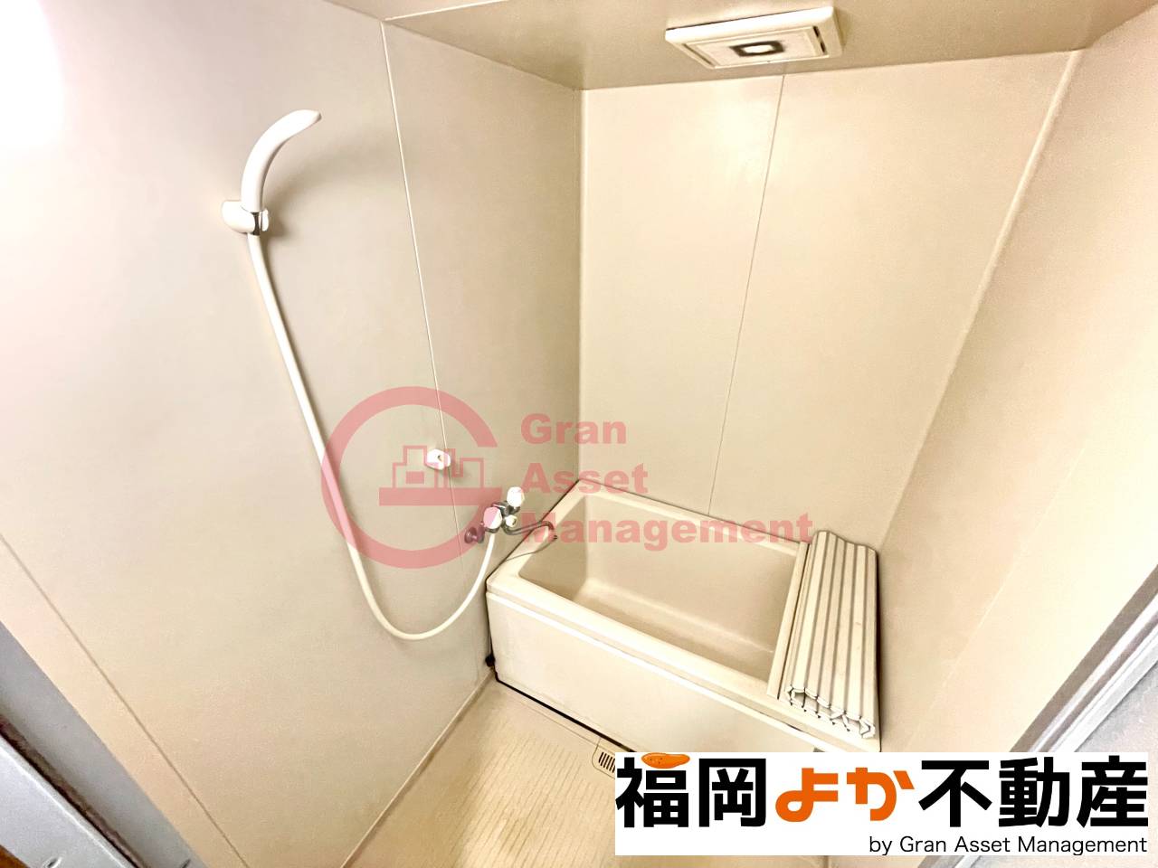 バス・シャワールーム　落ち着いた空間のお風呂です
