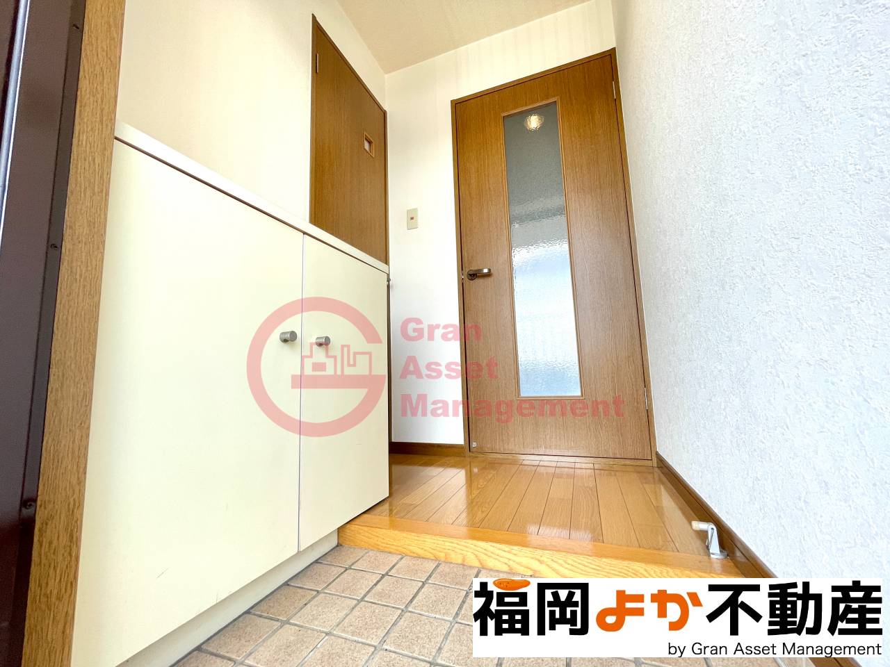 玄関　収納もある玄関です