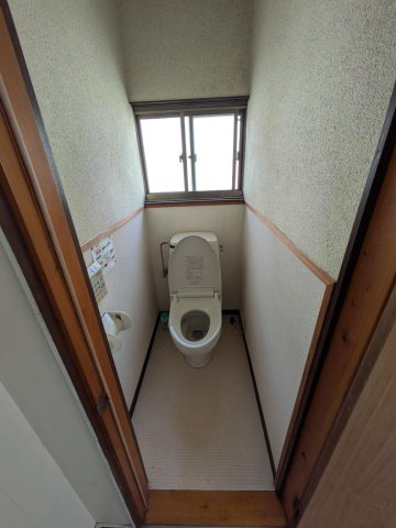 トイレ　清掃済みの温水洗浄便座付きのきれいなトイレ！