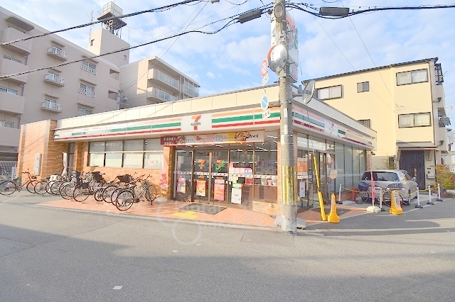 コンビニ　セブンイレブン　大阪小松2丁目店（コンビニ）まで114m